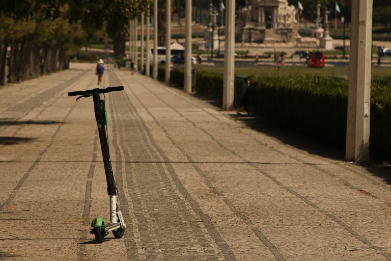 Comment choisir une assurance trottinette électrique